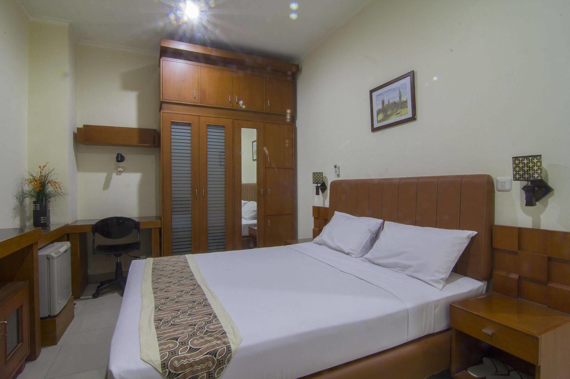 House Of Arsonia Tulip Hotel Jakarta Exterior photo
