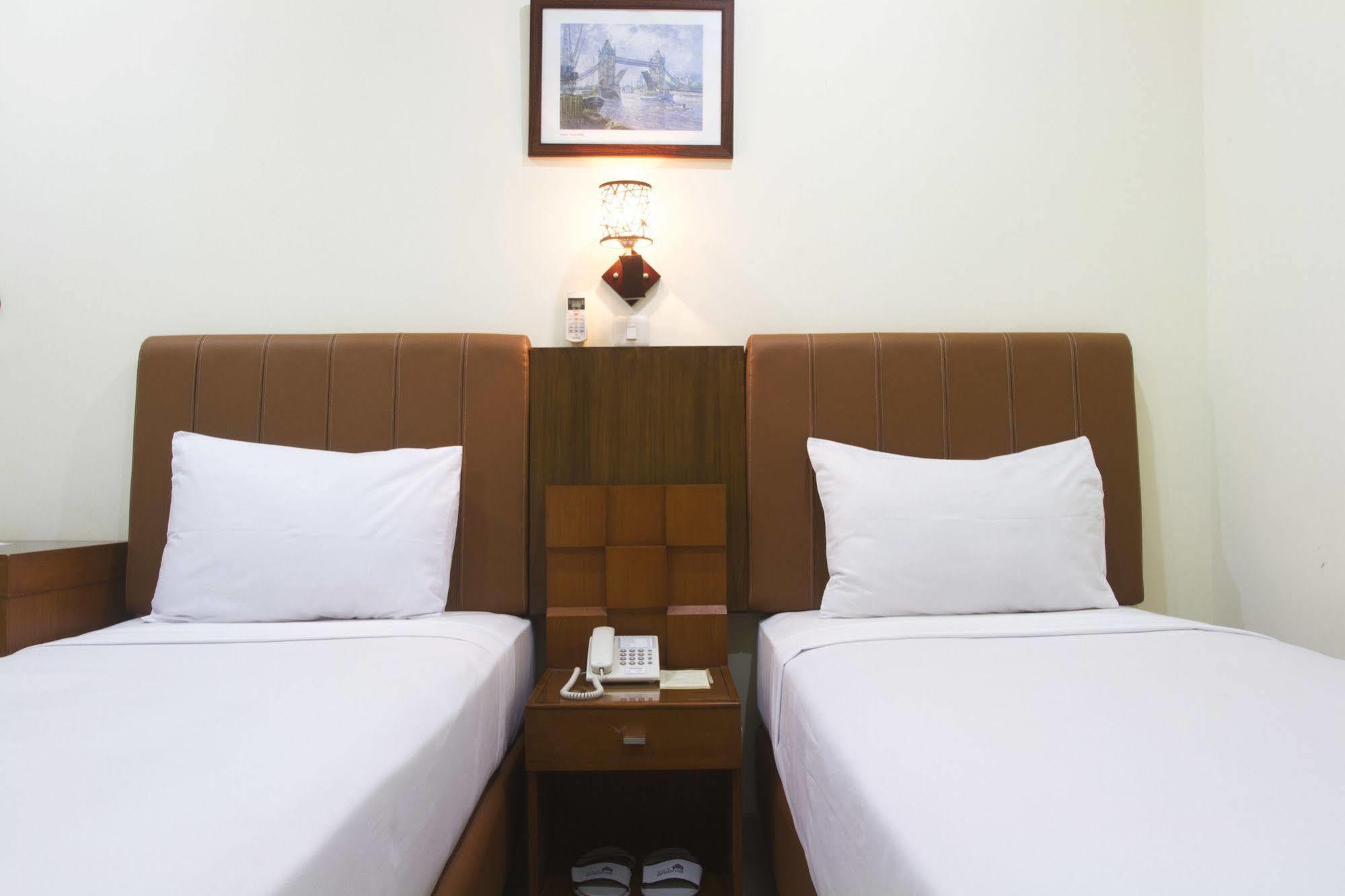 House Of Arsonia Tulip Hotel Jakarta Exterior photo